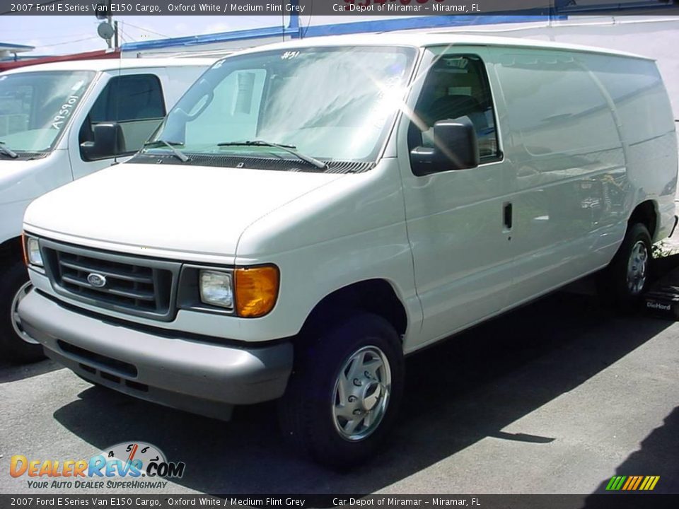 2007 Ford E Series Van E150 Cargo Oxford White / Medium Flint Grey Photo #3