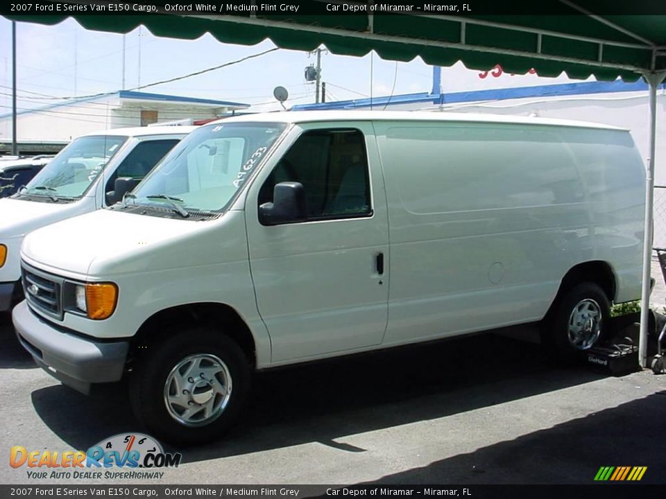 2007 Ford E Series Van E150 Cargo Oxford White / Medium Flint Grey Photo #4