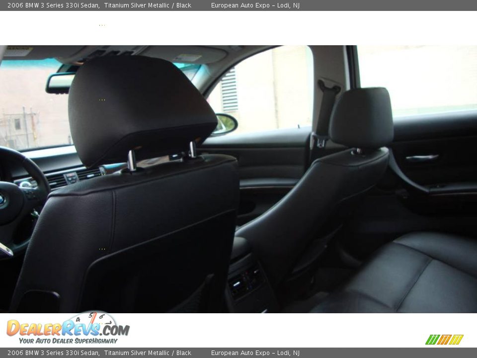 2006 BMW 3 Series 330i Sedan Titanium Silver Metallic / Black Photo #10