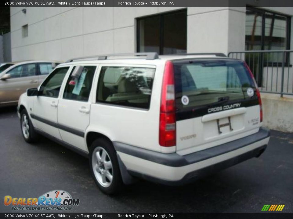 2000 Volvo V70 XC SE AWD White / Light Taupe/Taupe Photo #2
