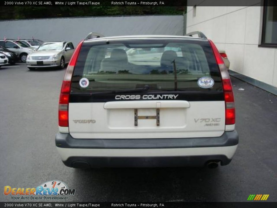 2000 Volvo V70 XC SE AWD White / Light Taupe/Taupe Photo #3