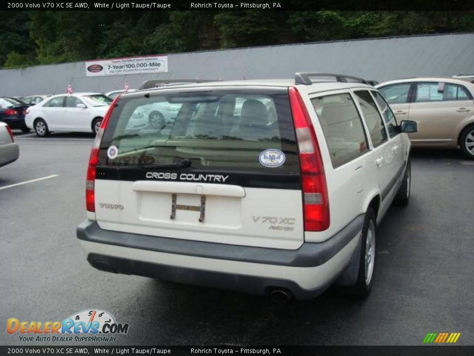 2000 Volvo V70 XC SE AWD White / Light Taupe/Taupe Photo #4
