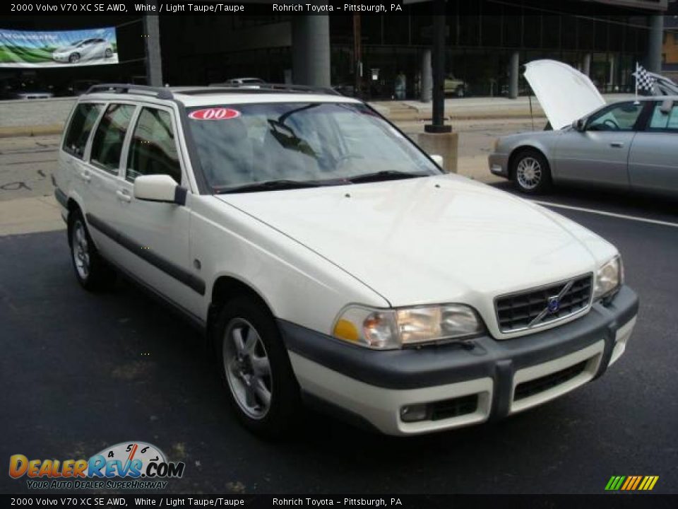 2000 Volvo V70 XC SE AWD White / Light Taupe/Taupe Photo #6