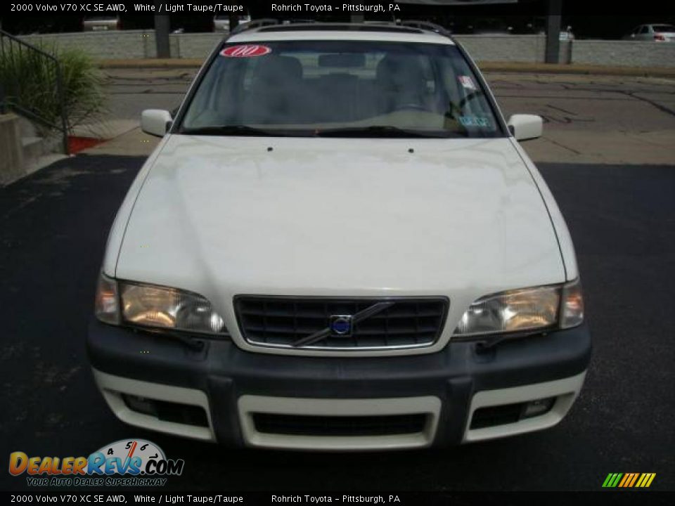 2000 Volvo V70 XC SE AWD White / Light Taupe/Taupe Photo #7