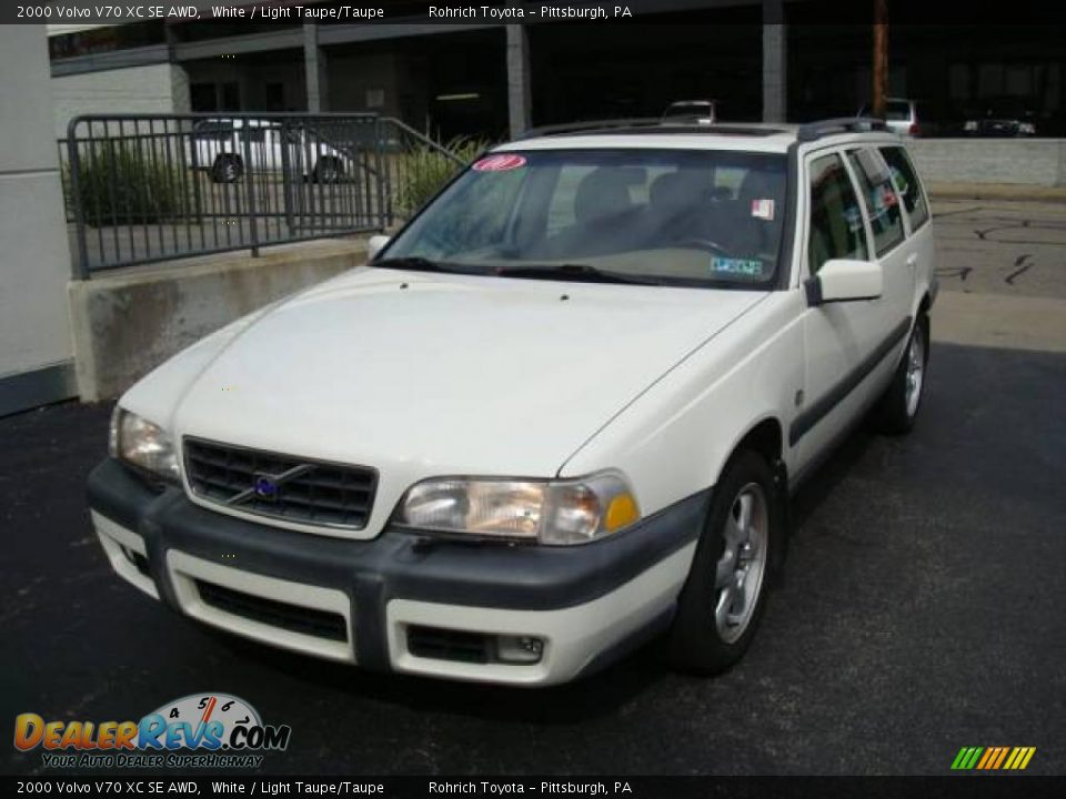 2000 Volvo V70 XC SE AWD White / Light Taupe/Taupe Photo #8