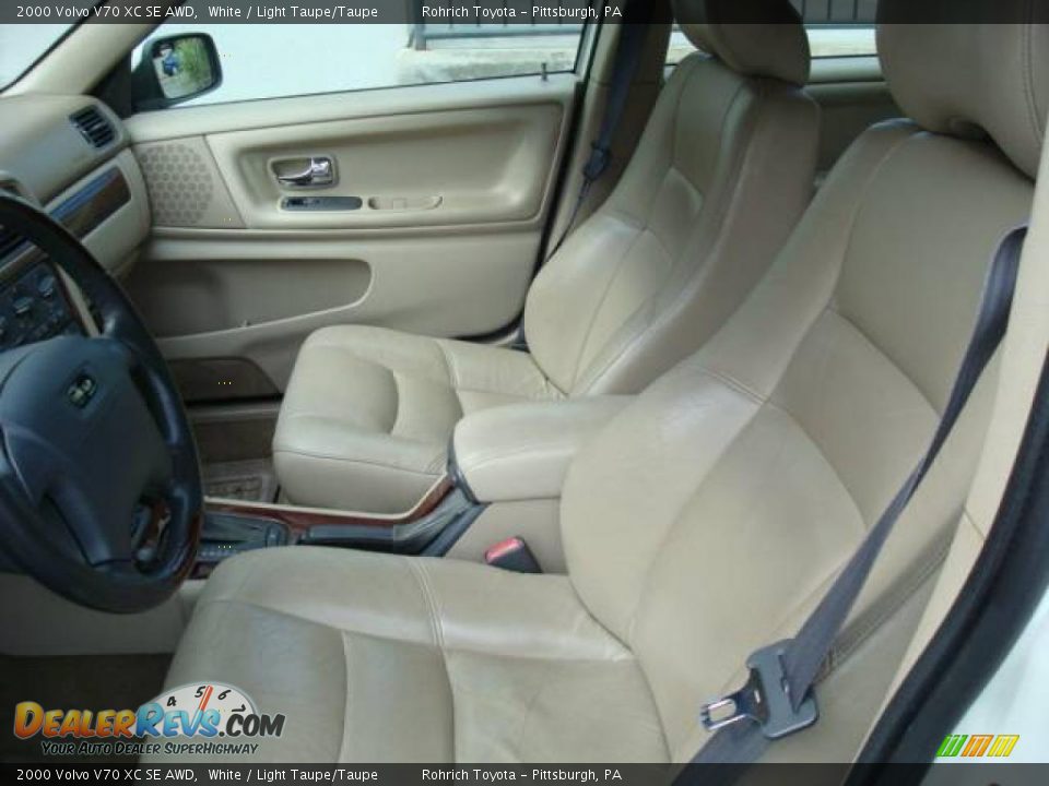 2000 Volvo V70 XC SE AWD White / Light Taupe/Taupe Photo #10