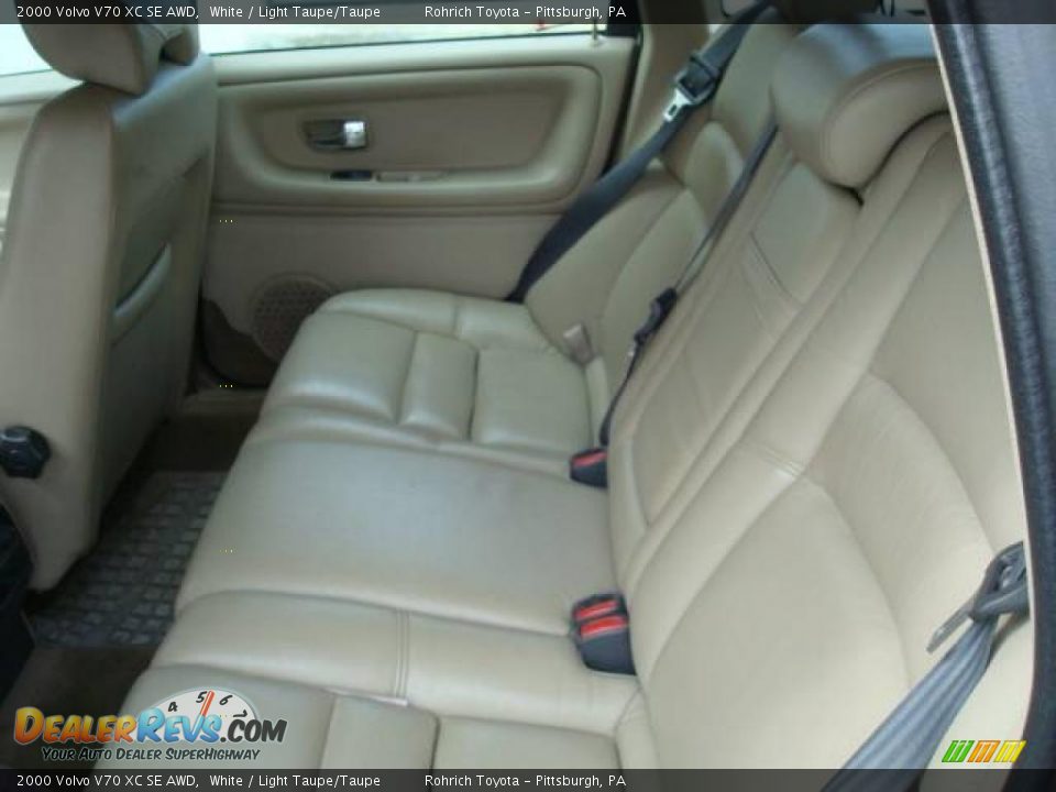 2000 Volvo V70 XC SE AWD White / Light Taupe/Taupe Photo #11