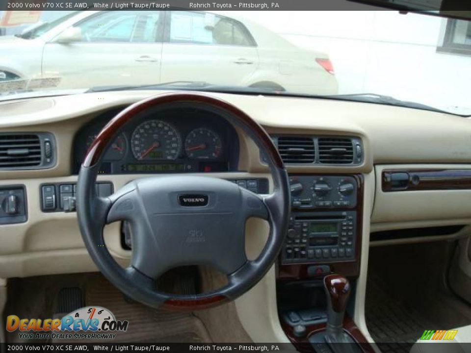2000 Volvo V70 XC SE AWD White / Light Taupe/Taupe Photo #12
