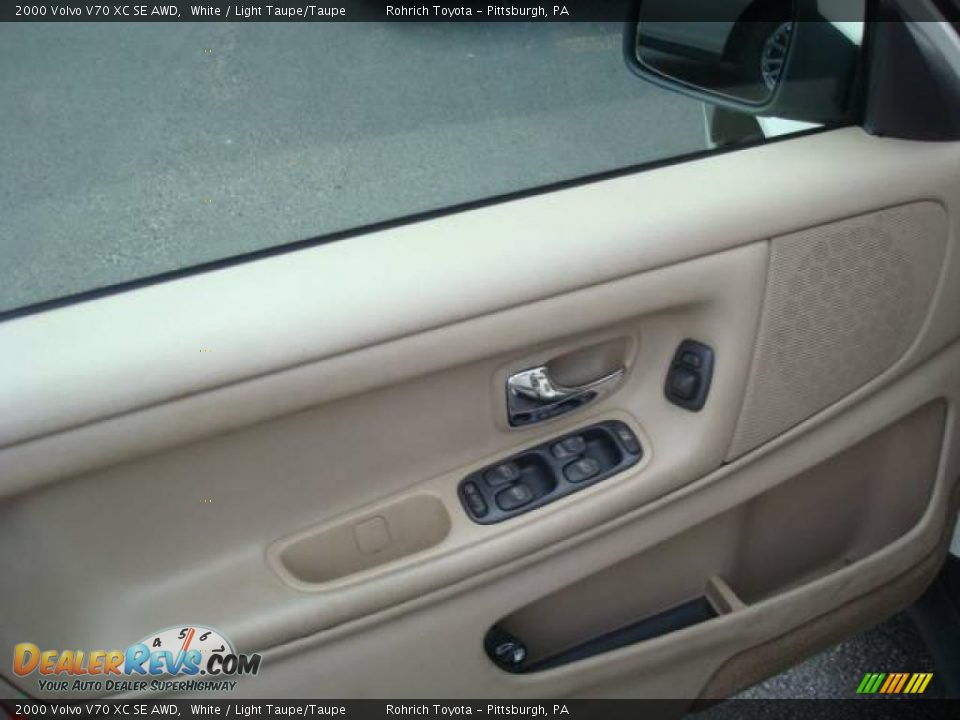 2000 Volvo V70 XC SE AWD White / Light Taupe/Taupe Photo #14