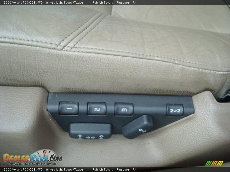2000 Volvo V70 XC SE AWD White / Light Taupe/Taupe Photo #15