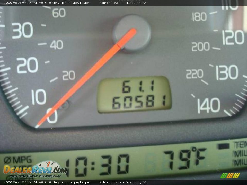 2000 Volvo V70 XC SE AWD White / Light Taupe/Taupe Photo #20