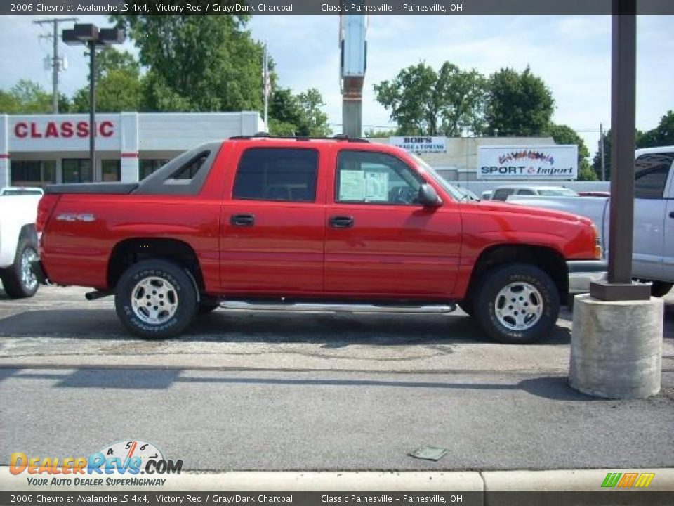 2006 Chevrolet Avalanche LS 4x4 Victory Red / Gray/Dark Charcoal Photo #2