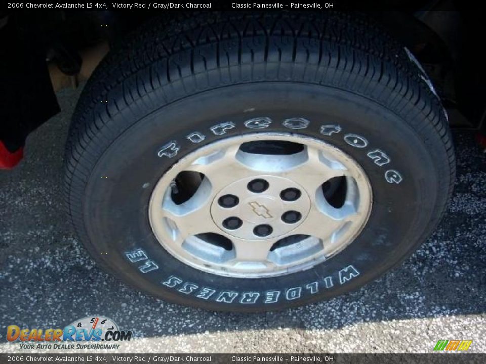 2006 Chevrolet Avalanche LS 4x4 Victory Red / Gray/Dark Charcoal Photo #4