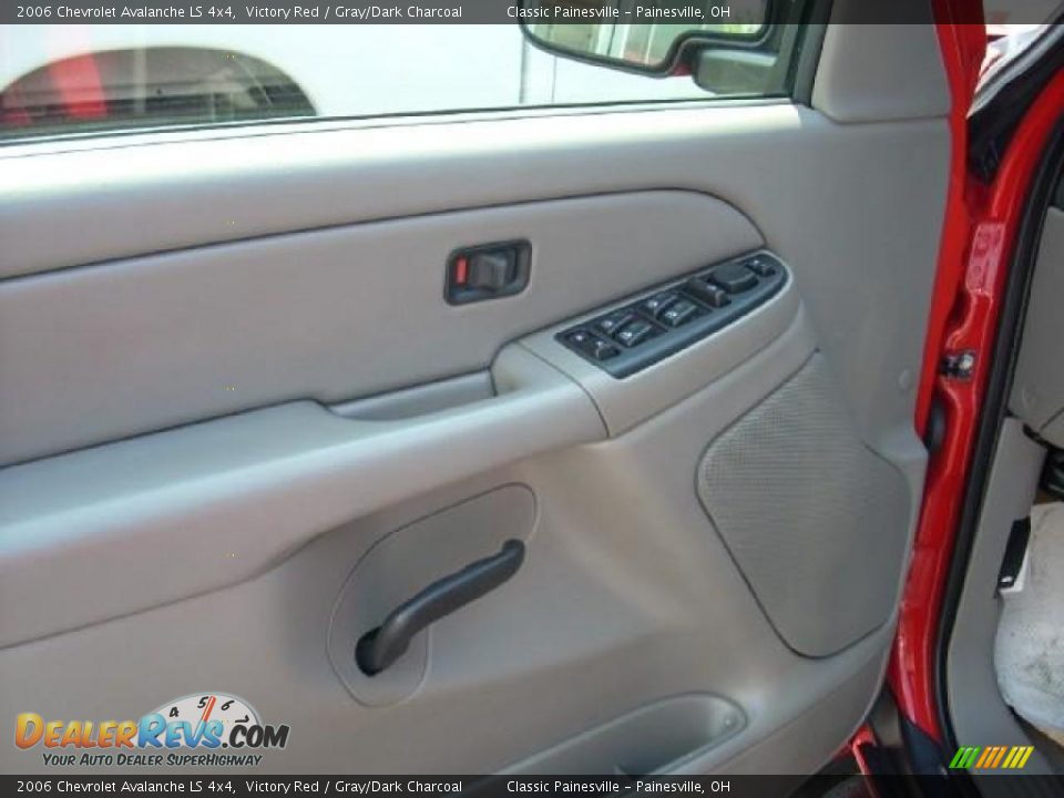 2006 Chevrolet Avalanche LS 4x4 Victory Red / Gray/Dark Charcoal Photo #5