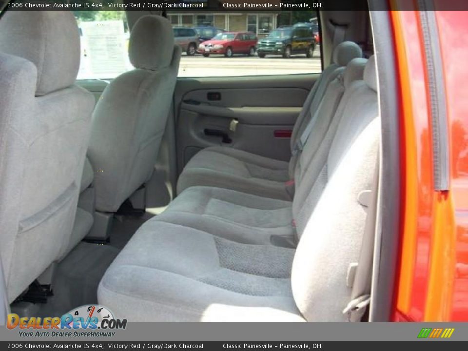 2006 Chevrolet Avalanche LS 4x4 Victory Red / Gray/Dark Charcoal Photo #7