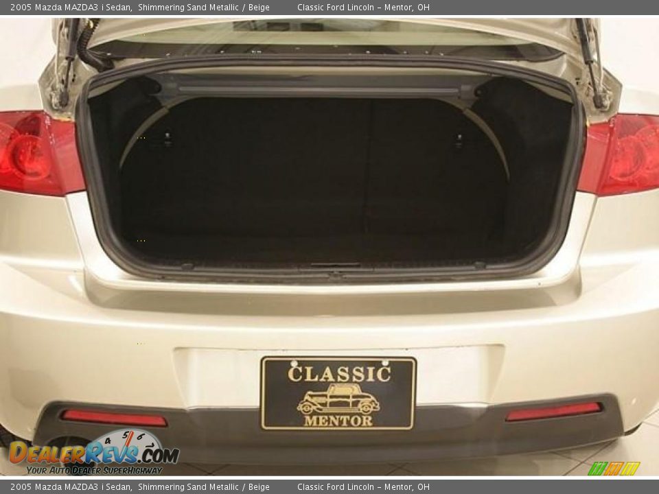 2005 Mazda MAZDA3 i Sedan Shimmering Sand Metallic / Beige Photo #17