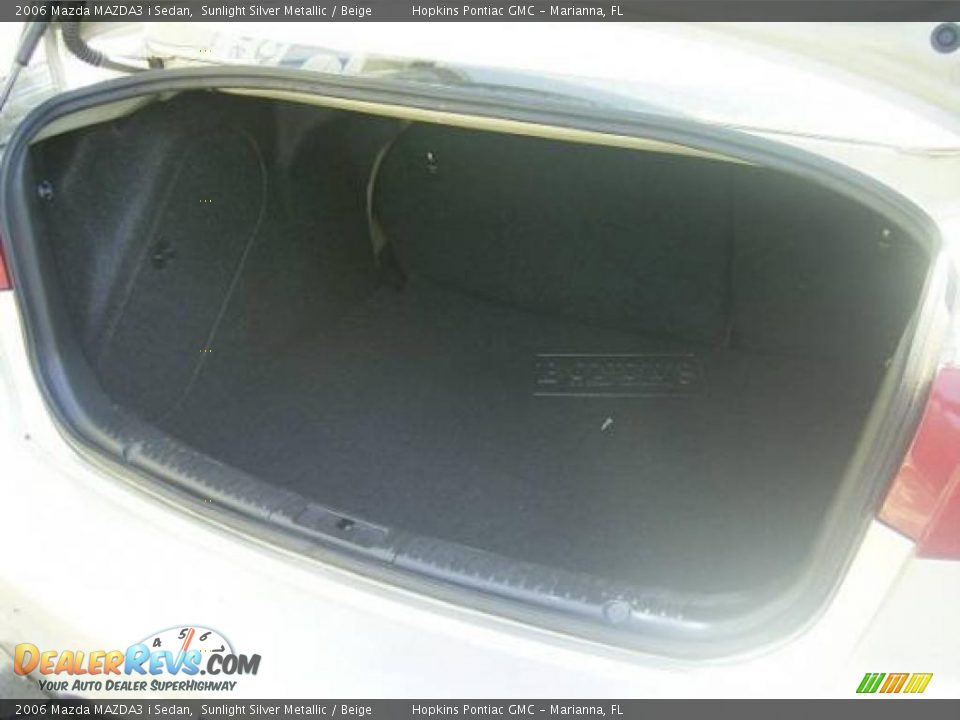 2006 Mazda MAZDA3 i Sedan Sunlight Silver Metallic / Beige Photo #7