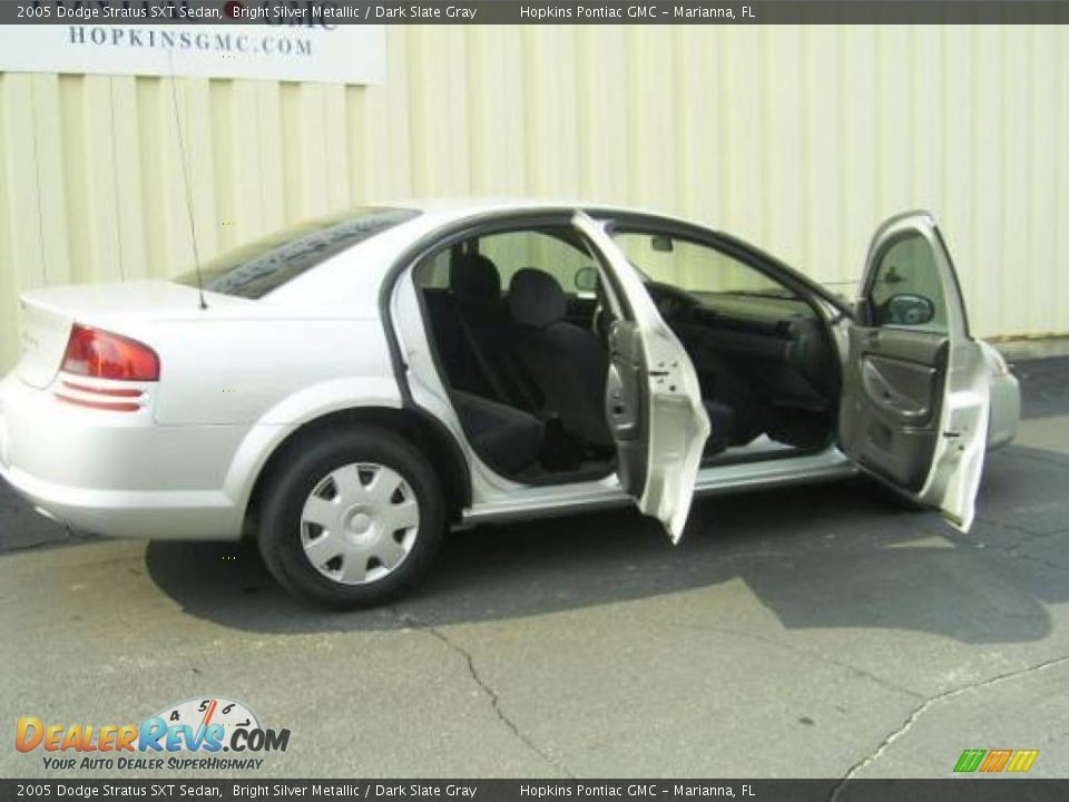 2005 Dodge Stratus SXT Sedan Bright Silver Metallic / Dark Slate Gray Photo #9