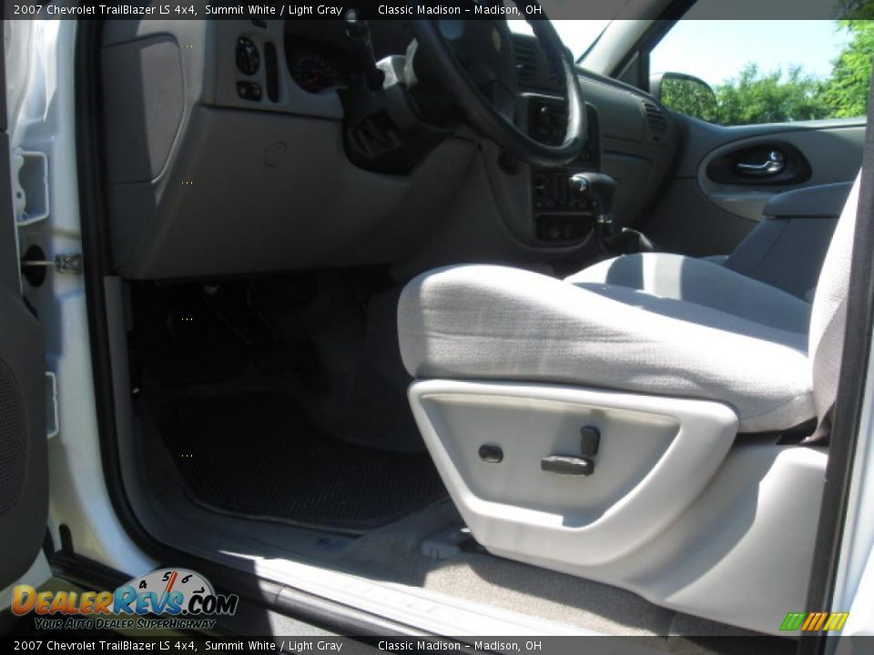 2007 Chevrolet TrailBlazer LS 4x4 Summit White / Light Gray Photo #12