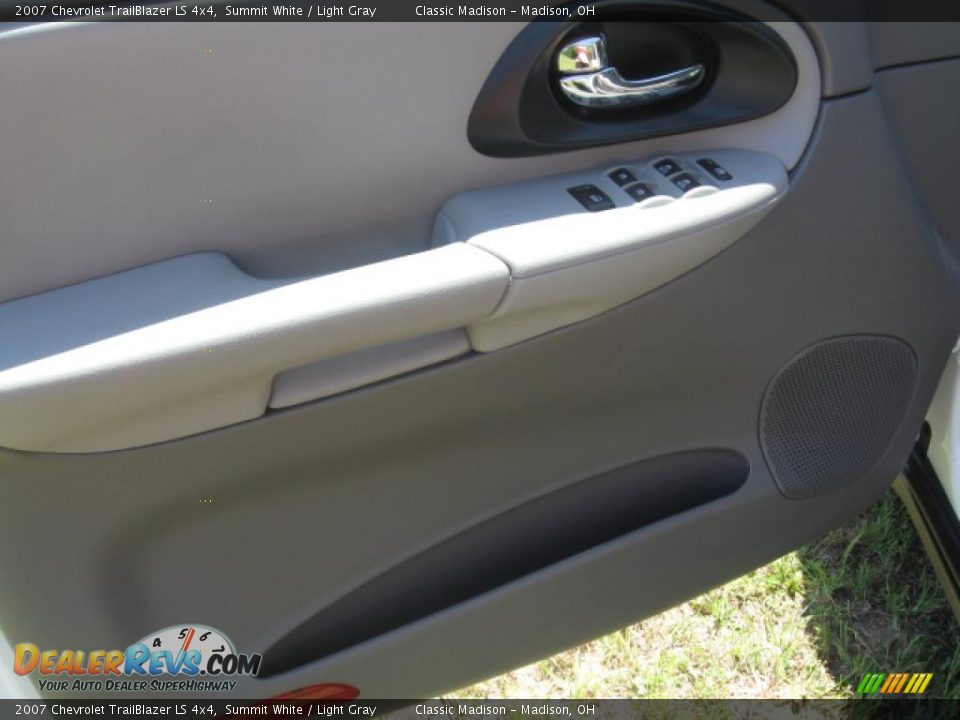 2007 Chevrolet TrailBlazer LS 4x4 Summit White / Light Gray Photo #13