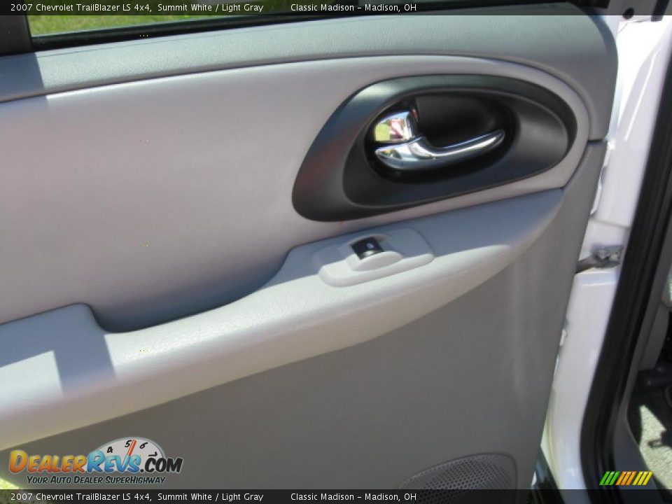 2007 Chevrolet TrailBlazer LS 4x4 Summit White / Light Gray Photo #15