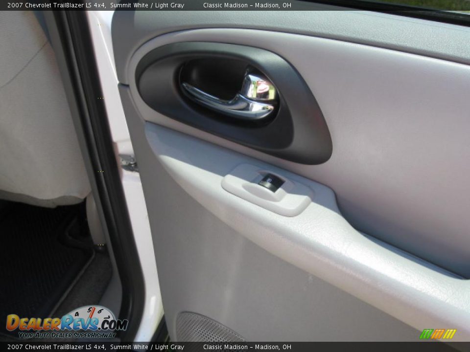 2007 Chevrolet TrailBlazer LS 4x4 Summit White / Light Gray Photo #17