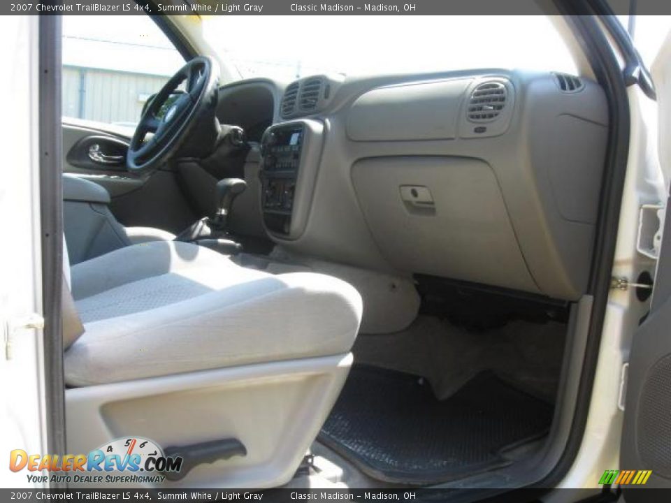 2007 Chevrolet TrailBlazer LS 4x4 Summit White / Light Gray Photo #23