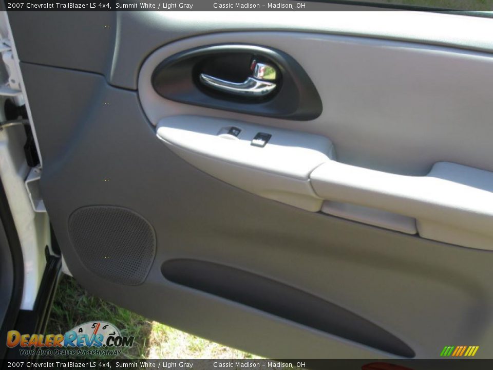 2007 Chevrolet TrailBlazer LS 4x4 Summit White / Light Gray Photo #24