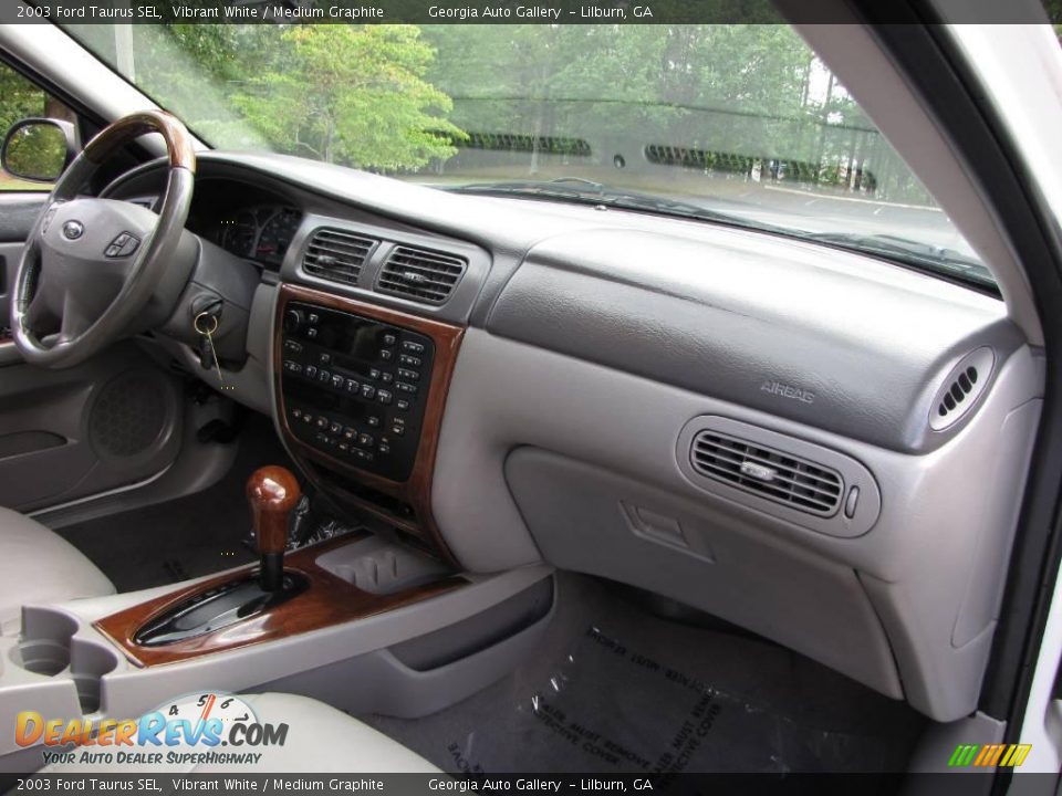 2003 Ford Taurus SEL Vibrant White / Medium Graphite Photo #5