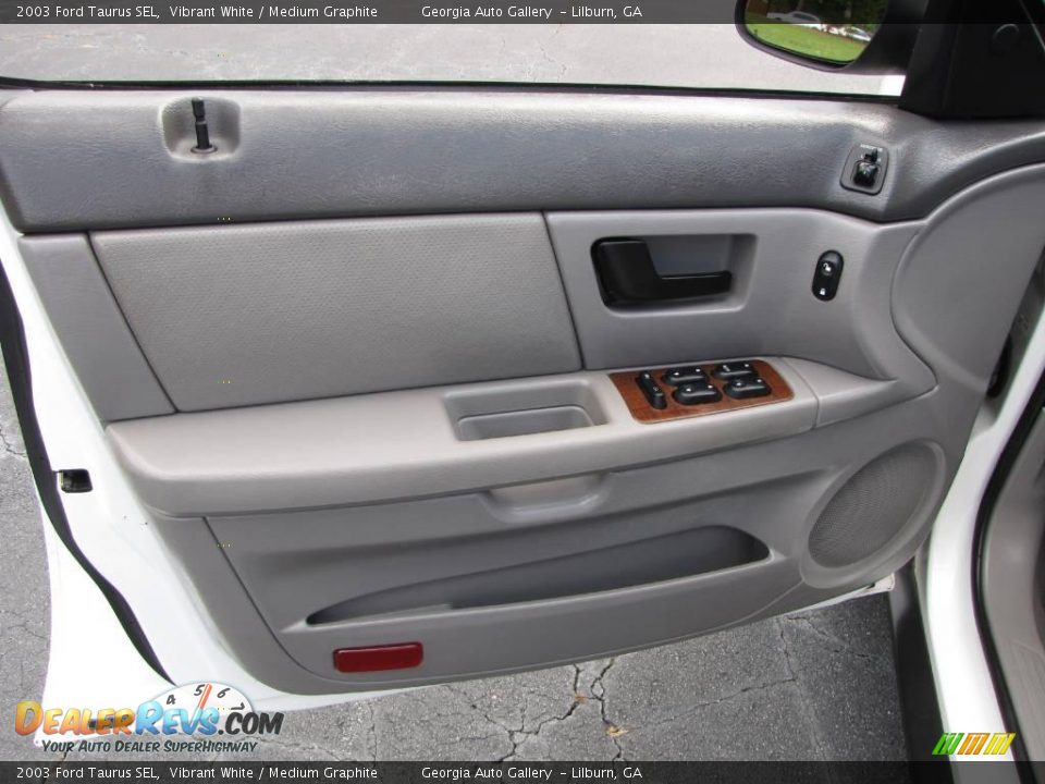 2003 Ford Taurus SEL Vibrant White / Medium Graphite Photo #29