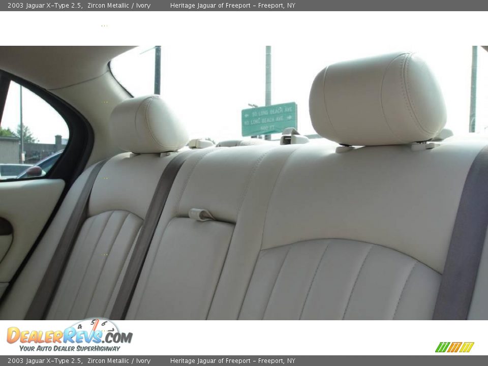 2003 Jaguar X-Type 2.5 Zircon Metallic / Ivory Photo #16