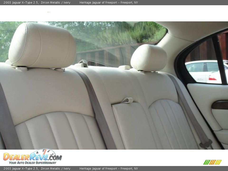 2003 Jaguar X-Type 2.5 Zircon Metallic / Ivory Photo #20