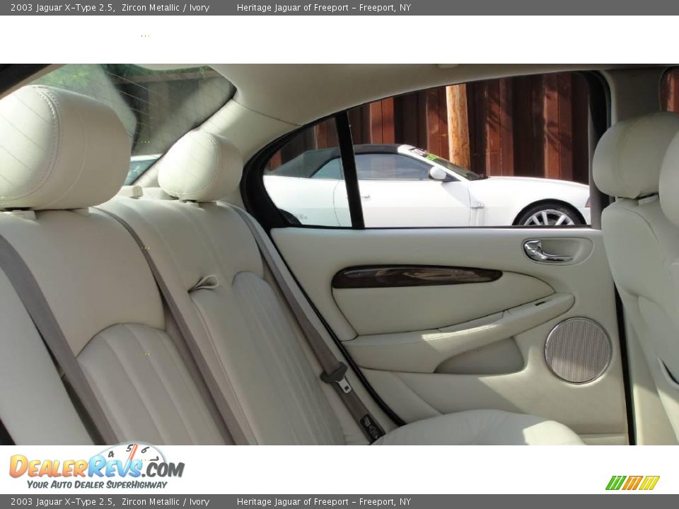 2003 Jaguar X-Type 2.5 Zircon Metallic / Ivory Photo #22
