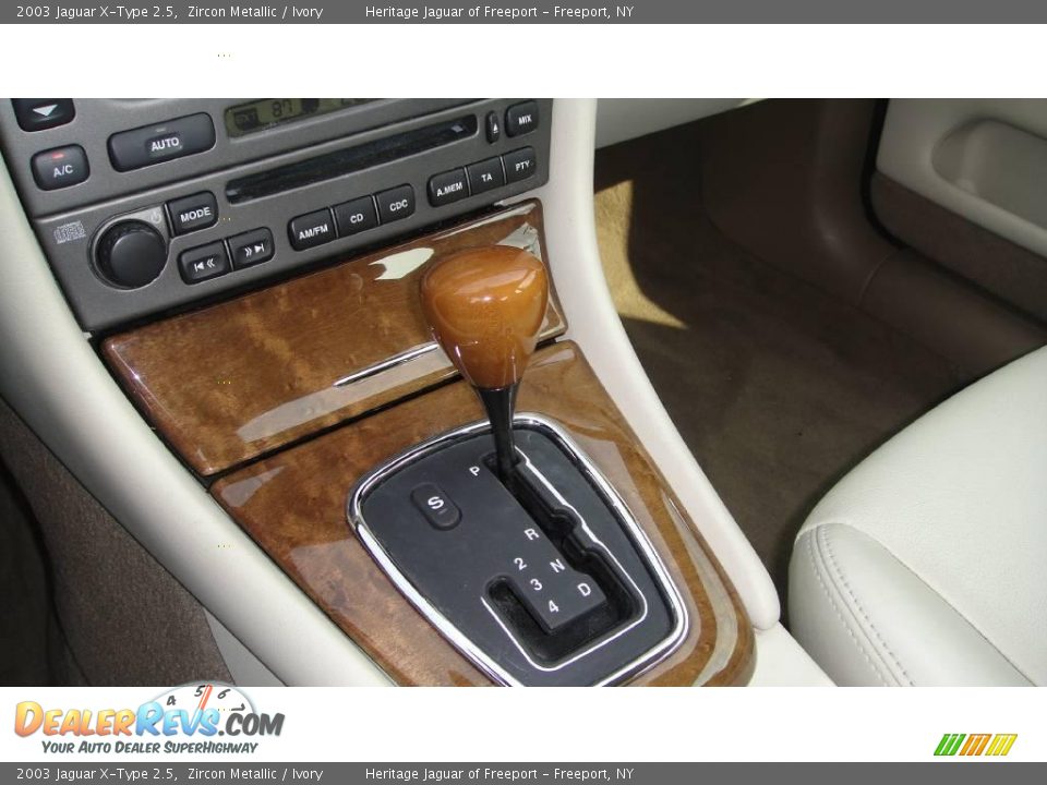 2003 Jaguar X-Type 2.5 Zircon Metallic / Ivory Photo #31