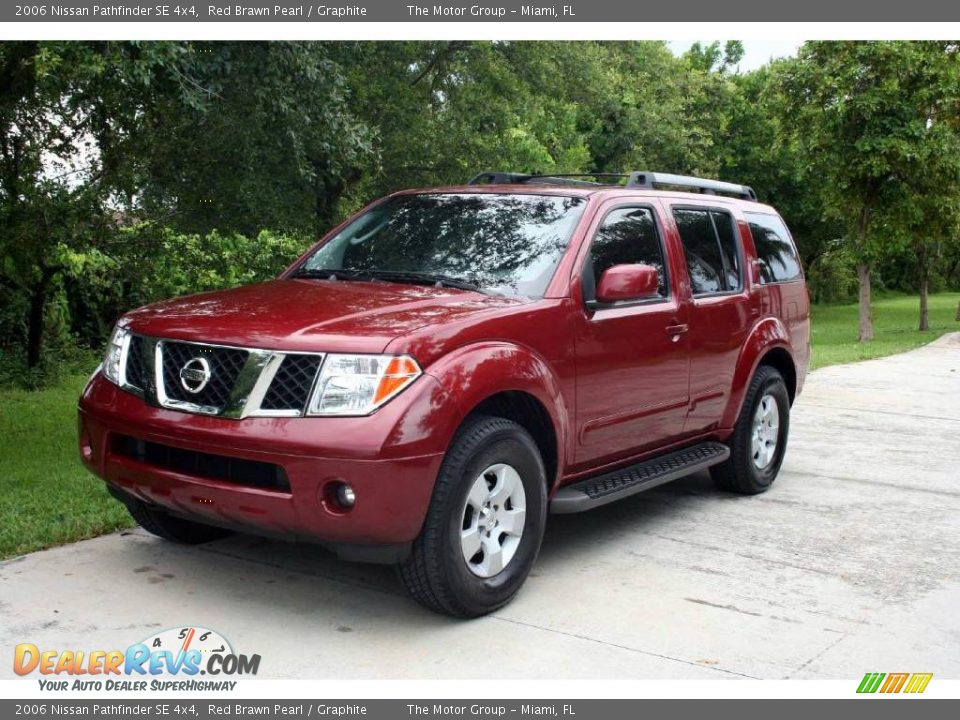 2006 Nissan Pathfinder SE 4x4 Red Brawn Pearl / Graphite Photo #1