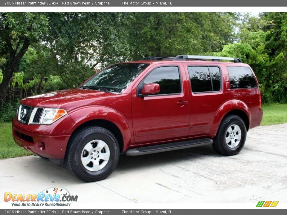 2006 Nissan Pathfinder SE 4x4 Red Brawn Pearl / Graphite Photo #2