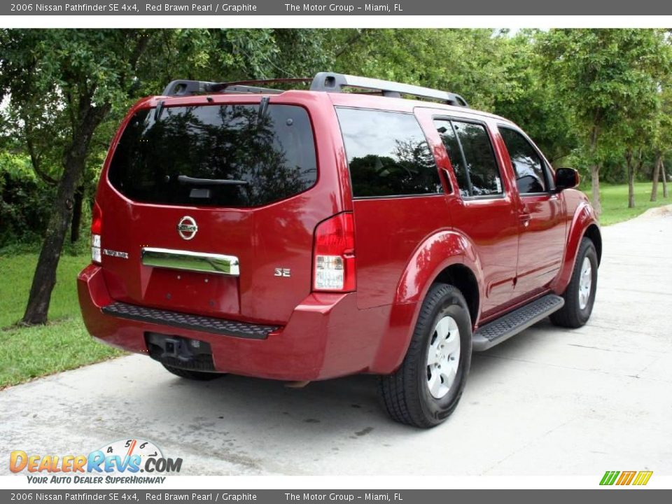 2006 Nissan Pathfinder SE 4x4 Red Brawn Pearl / Graphite Photo #10