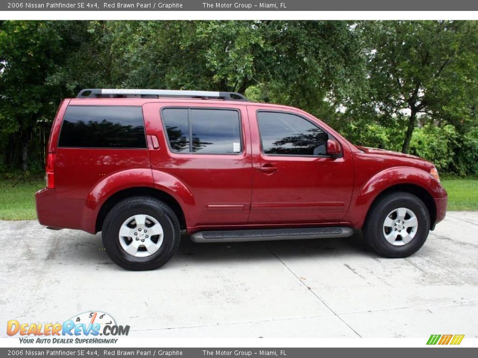 2006 Nissan Pathfinder SE 4x4 Red Brawn Pearl / Graphite Photo #13