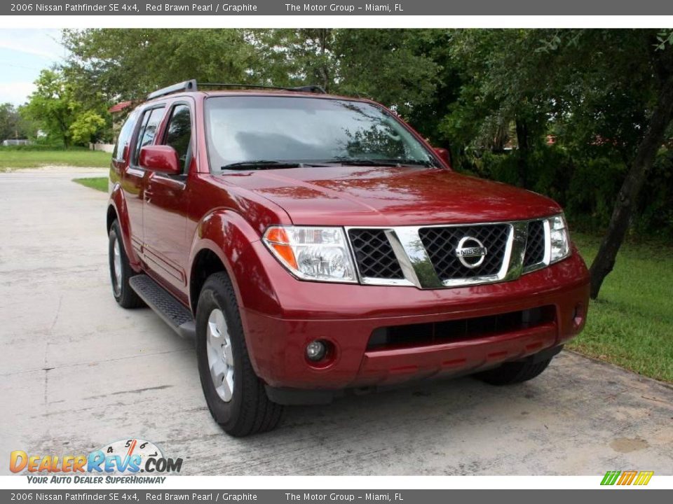 2006 Nissan Pathfinder SE 4x4 Red Brawn Pearl / Graphite Photo #18