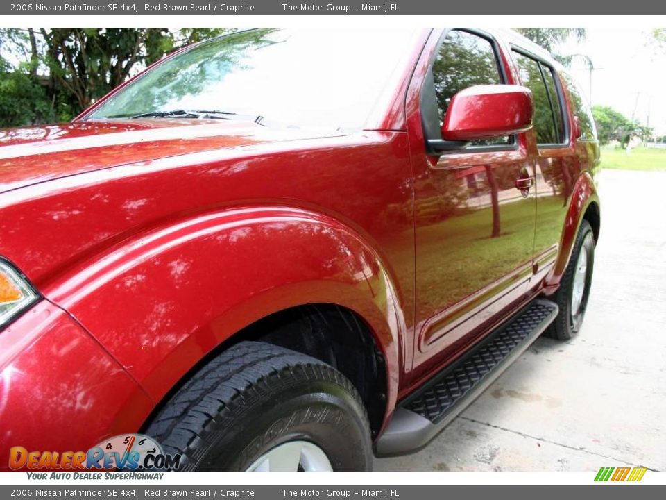 2006 Nissan Pathfinder SE 4x4 Red Brawn Pearl / Graphite Photo #26