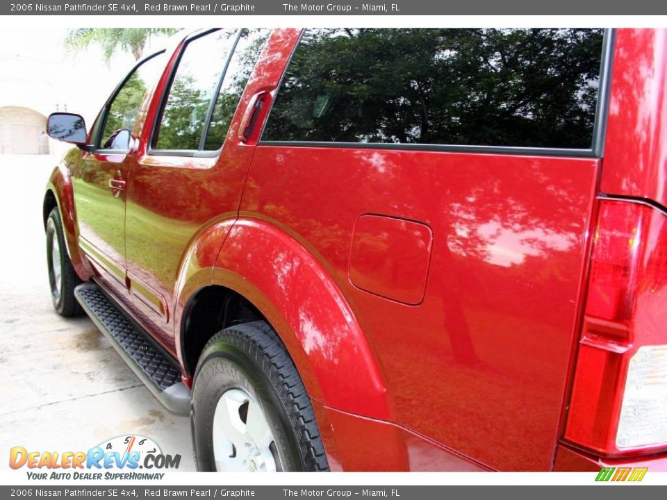 2006 Nissan Pathfinder SE 4x4 Red Brawn Pearl / Graphite Photo #27