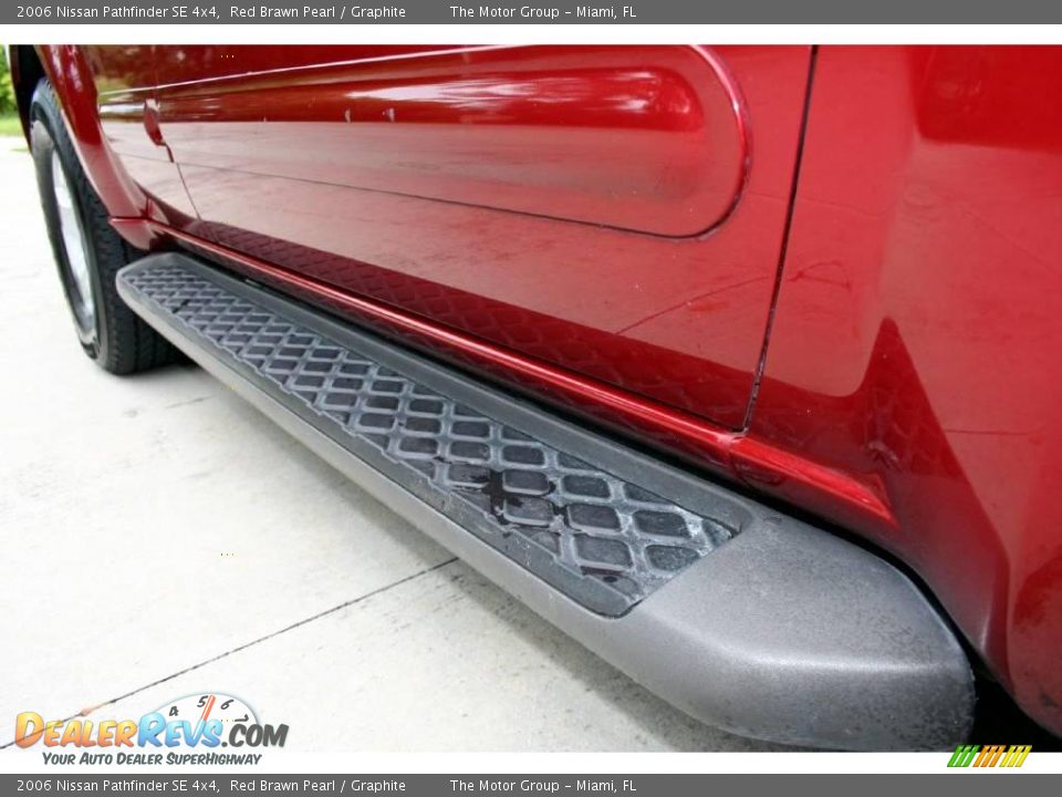 2006 Nissan Pathfinder SE 4x4 Red Brawn Pearl / Graphite Photo #29