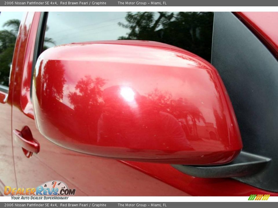 2006 Nissan Pathfinder SE 4x4 Red Brawn Pearl / Graphite Photo #31