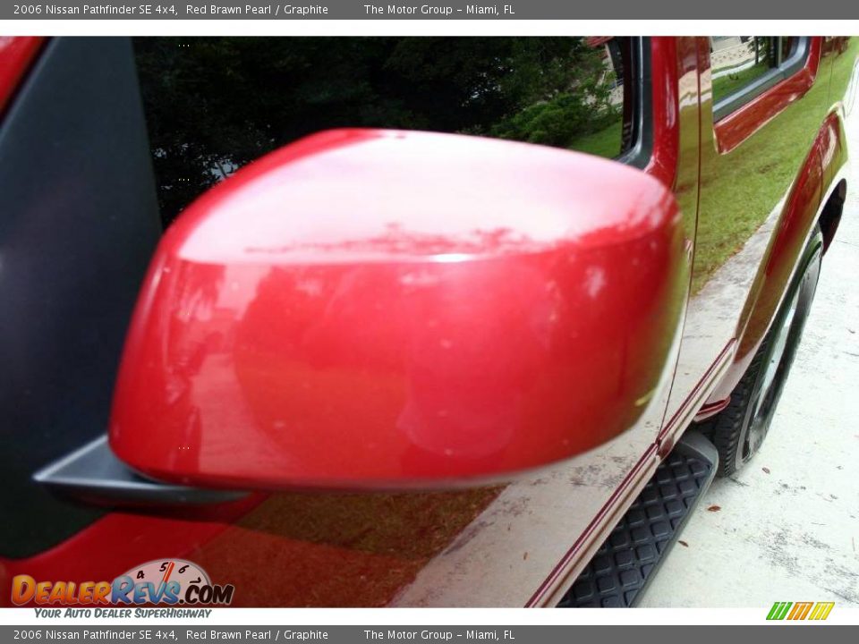 2006 Nissan Pathfinder SE 4x4 Red Brawn Pearl / Graphite Photo #32
