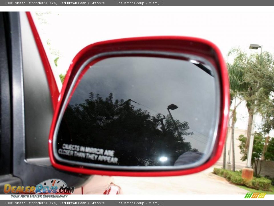 2006 Nissan Pathfinder SE 4x4 Red Brawn Pearl / Graphite Photo #34