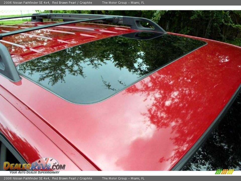 2006 Nissan Pathfinder SE 4x4 Red Brawn Pearl / Graphite Photo #35