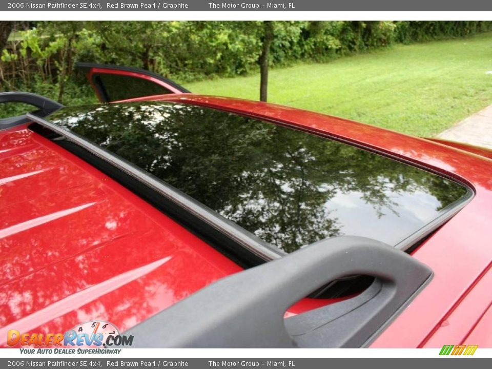 2006 Nissan Pathfinder SE 4x4 Red Brawn Pearl / Graphite Photo #36