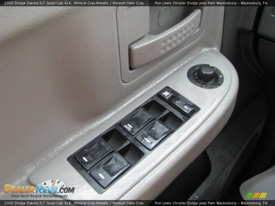 2006 Dodge Dakota SLT Quad Cab 4x4 Mineral Gray Metallic / Medium Slate Gray Photo #17
