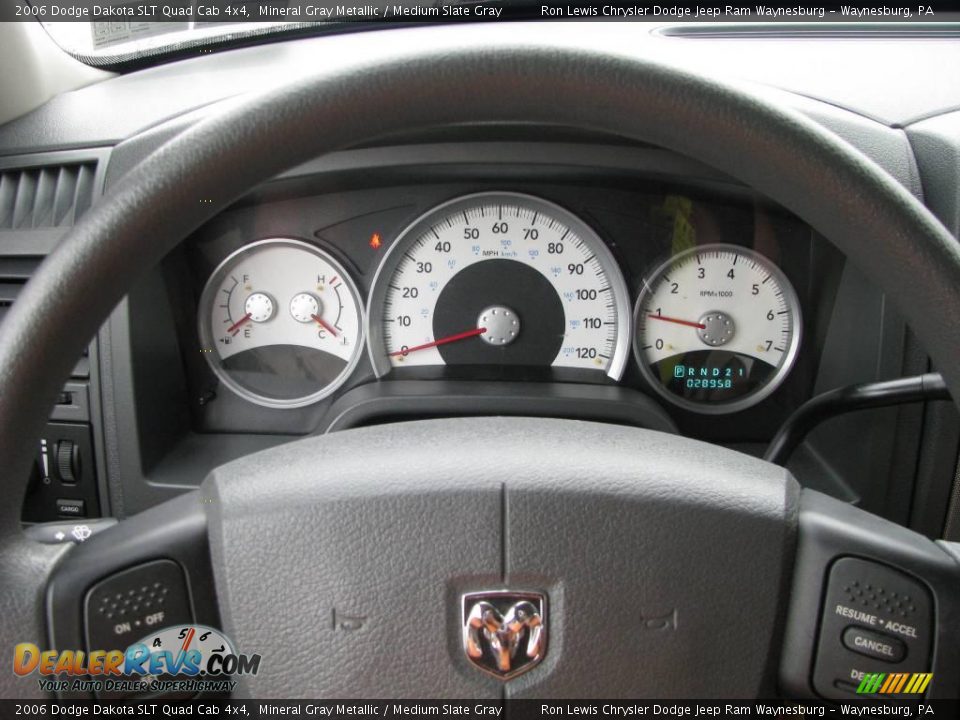 2006 Dodge Dakota SLT Quad Cab 4x4 Mineral Gray Metallic / Medium Slate Gray Photo #18