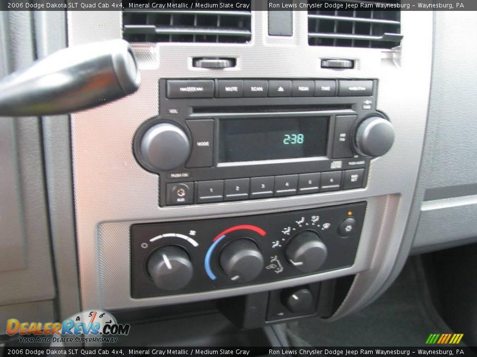 2006 Dodge Dakota SLT Quad Cab 4x4 Mineral Gray Metallic / Medium Slate Gray Photo #19
